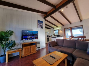 *Lake Views/Wi-Fi/Pet Friendly/Central Apartment*